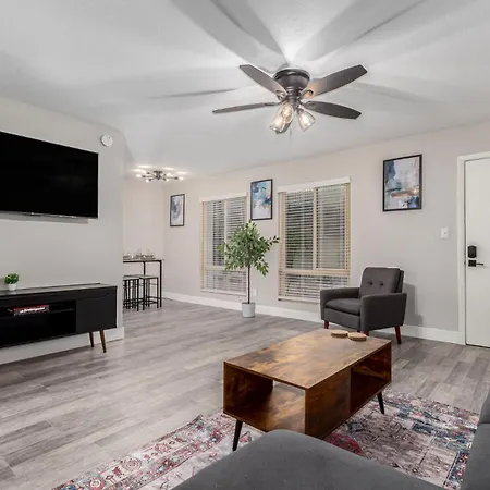 Stylish 2Br1Ba Apt King Bed Heart Of The City